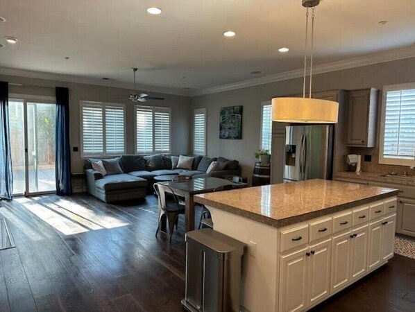 Living area - Wine country home in Livermore (Livermore)