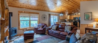 Park Creek Place | 3 Bed, 2 Bath