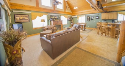 Outlaw Inn | 3 Bed, 2 Bath