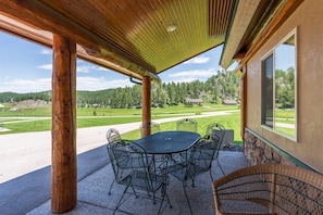 Outdoor dining - Outlaw Inn | 3 Bed, 2 Bath (Rapid City)