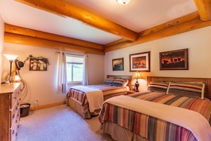 3 bedrooms, WiFi, bed sheets - Outlaw Inn | 3 Bed, 2 Bath (Rapid City)