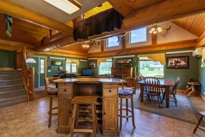 Dining - Outlaw Inn | 3 Bed, 2 Bath (Rapid City)
