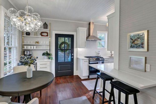 The Wren`s Nest | 1BR 2BA Guesthouse