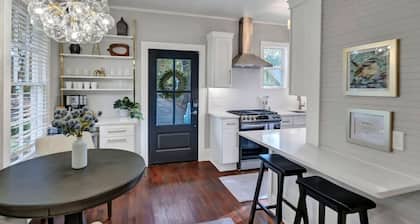 The Wren`s Nest | 1BR 2BA Guesthouse