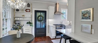 The Wren`s Nest | 1BR 2BA Guesthouse