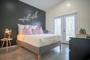 2 bedrooms, iron/ironing board, WiFi, bed sheets - Secluded, Unique, Modern Mountain Home Near River and Blue Ridge Parkway! (Meadows of Dan)