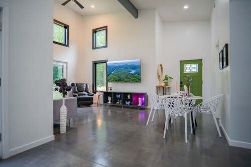 Secluded, Unique, Modern Mountain Home Near River and Blue Ridge Parkway!