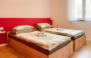 2 bedrooms, iron/ironing board, travel cot, free WiFi