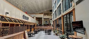 SC 5109: Modern 1BR w/private balcony. Perfect for summer with pool!