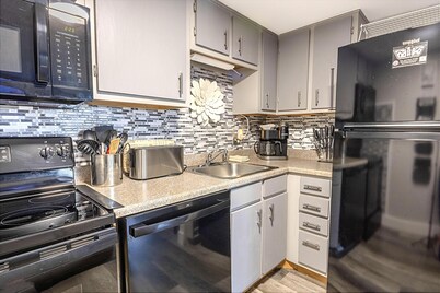 SC 5109: Powder Peak Escape | Cozy Nights & Warm Fireplace