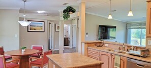 Private kitchen - Charming and peaceful country home on 5 acres. Welcome to paradise!
(Myakka City)
