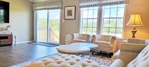 Living area - Charming and peaceful country home on 5 acres. Welcome to paradise!
(Myakka City)