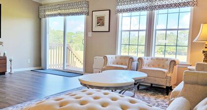 Charming and peaceful country home on 5 acres. Welcome to paradise!