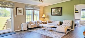 Living area - Charming and peaceful country home on 5 acres. Welcome to paradise!
(Myakka City)