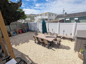 Outdoor dining - FAMILY FRIENDLY, CLOSE TO BEACH AND SUNSET LAKE, 3 BEDROOMS, 1.5 BATHS, SLEEPS10 (Wildwood Crest)
