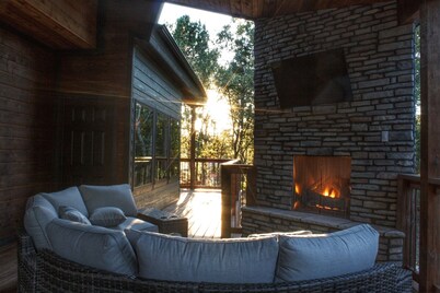 Fun group? Fun Cabin near Robbers Cave State Park! Sleeps 14!