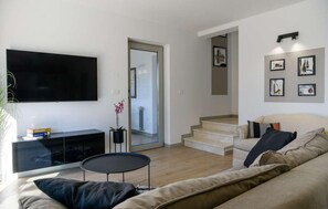 Smart TV - Stunning home in Labin (Labin)