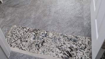 4 chambres, fer et planche à repasser, accès au Wi-Fi (inclus)