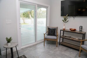 Interior - Modern 4 bedroom with Patio and Pool -- Sleeps 10  (Jacksonville)