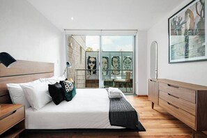 2 bedrooms, desk, iron/ironing board, free WiFi