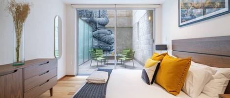 2 bedrooms, desk, iron/ironing board, free WiFi