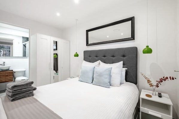 1 habitación, escritorio, tabla de planchar con plancha y wifi gratis