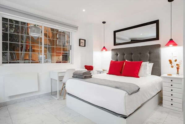 1 sovrum, skrivbord, strykjärn/strykbräda och gratis wi-fi