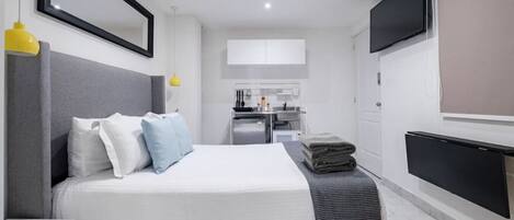1 bedroom, desk, iron/ironing board, free WiFi