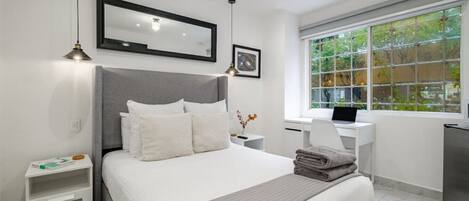 1 quarto, escrivaninha, ferros/tábuas de passar roupa, Wi-Fi de cortesia