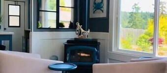 Beautiful Oceanview Retreat 2 Bedroom Home