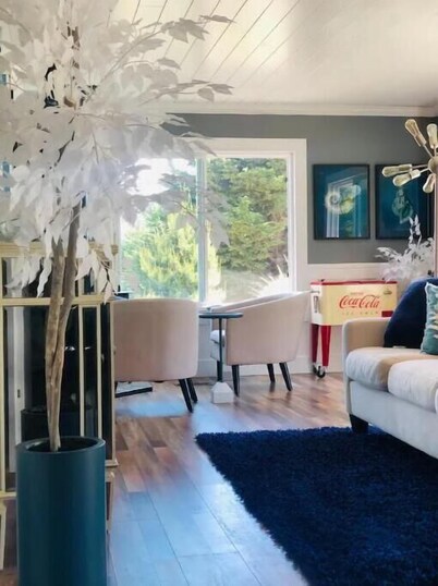 Beautiful Oceanview Retreat 2 Bedroom Home