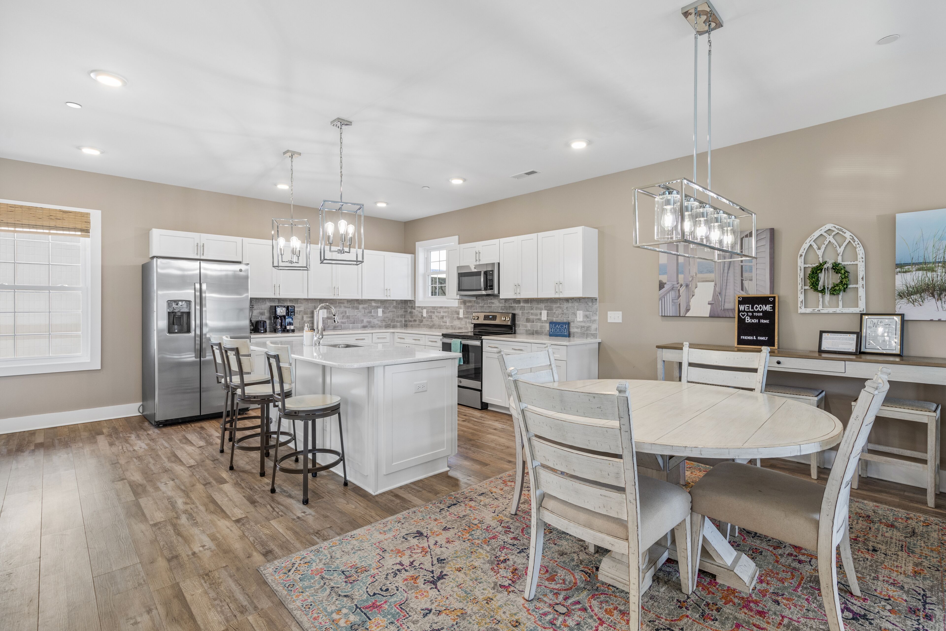 Køleskab, mikrobølgeovn, ovn, kogeplade