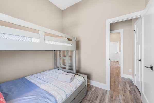 4 bedrooms, iron/ironing board, free WiFi, bed sheets