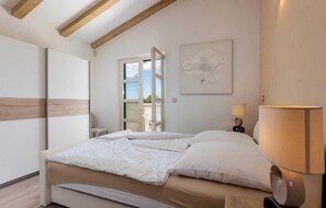 3 bedrooms, free WiFi, bed sheets - Nice home in Vizinada (Vizinada)