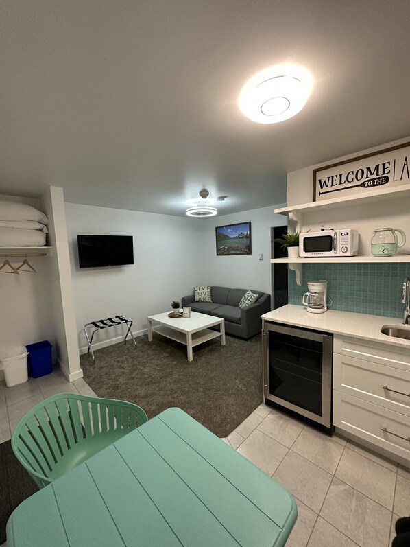 50-inch Smart TV with digital channels - South Shore Motel (Lake Cowichan)