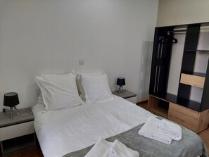 3 quartos, Wi-Fi de cortesia, roupa de cama