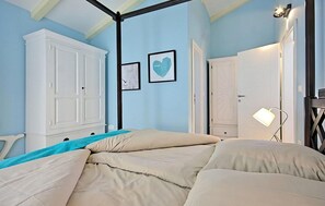 3 bedrooms, iron/ironing board, travel crib, free WiFi
