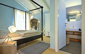 3 habitaciones, tabla de planchar con plancha y cuna de viaje 