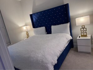 1 bedroom, iron/ironing board, WiFi, bed sheets - Gorgeous Tranquil Getaway (Plano)