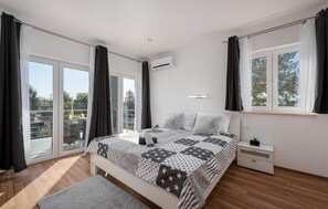 3 chambres, lit parapluie, Wi-Fi gratuit, draps fournis