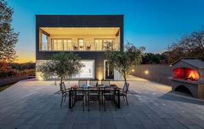 Outdoor dining - Awesome home in Sv. Petar u Sumi (Sv. Petar u Sumi)