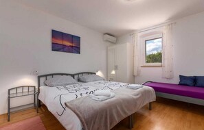 3 soverom, strykejern/-brett, reiseseng for barn og wi-fi (inkludert)