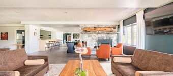 Private Lakefront Cottage 10BDR & Sleeps up to 30!
