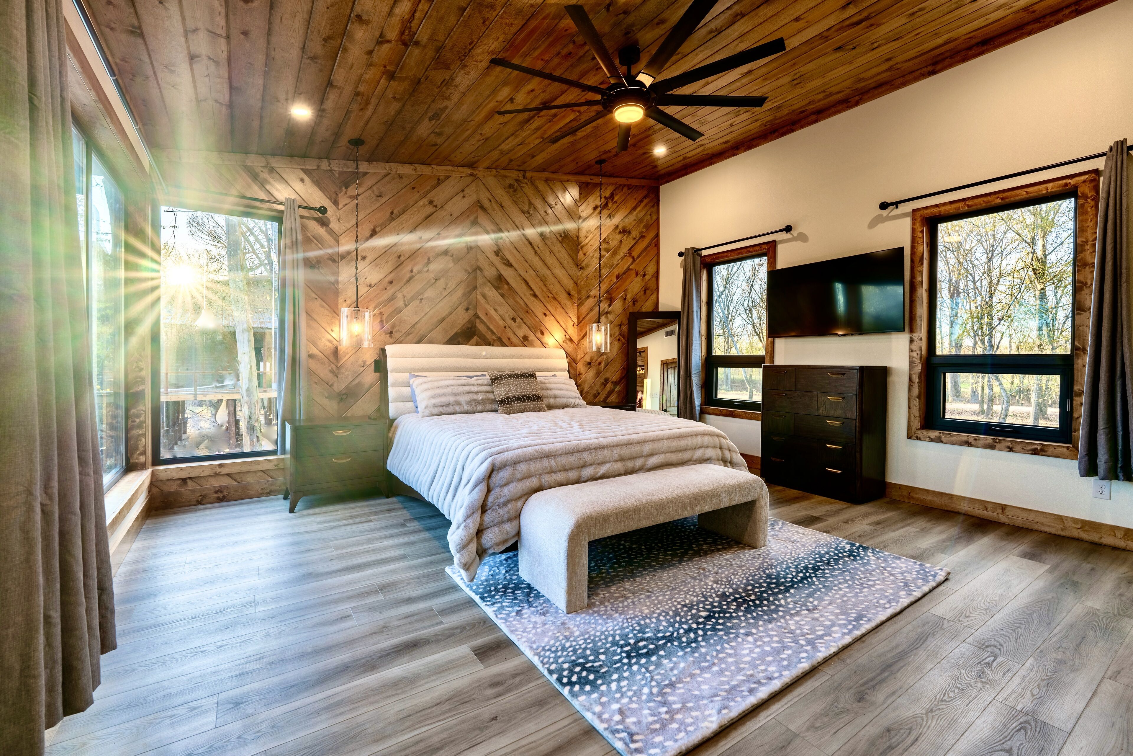 3 habitaciones, tabla de planchar con plancha, wifi y ropa de cama 