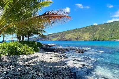 Private paradise organic farm stay with ocean view, nestled in banana grove