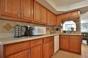 Fridge, microwave, oven, stovetop - Home w/ Fenced Yard, Hot tub, Grill & 3 King Beds! (Sarasota)