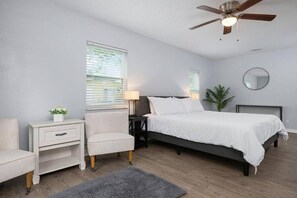 3 chambres, bureau, fer et planche à repasser, lit parapluie