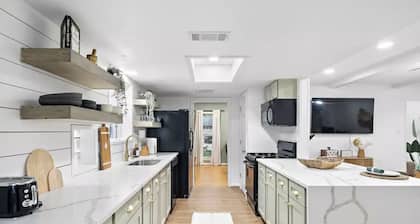 Tranquil Home by IAH, Shop&Dine