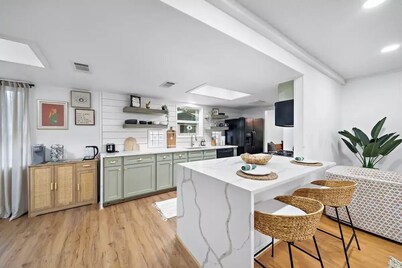 Tranquil Home by IAH, Shop&Dine

