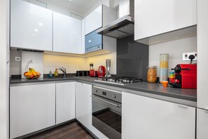 Fridge, microwave - Farringdon/St Pancras penthouse (London)